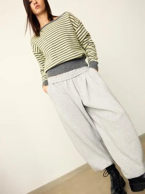 Stradivarius Sweter w paski z dekoltem łódką  Złoty