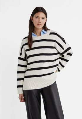 Stradivarius Sweter z miękkiej dzianiny Soft Touch  Czarny