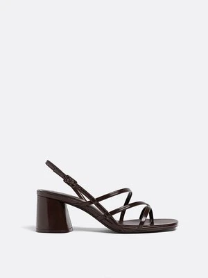 Stradivarius SZEROKI FASON. Sandały na szerokim obcasie  BRĄZOWY