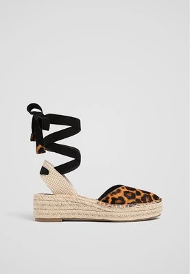 Stradivarius Sznurowane espadryle w panterkę  Dwukolorowy