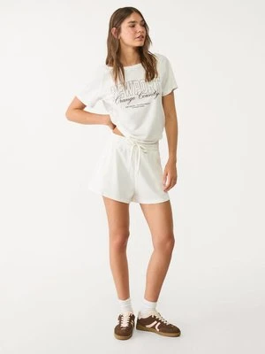 Stradivarius Szorty ze szwami o miękkim dotyku  Biały