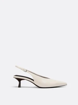 Stradivarius Szpilki z dekoltem w serek  ECRU