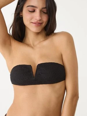 Stradivarius Szydełkowa góra od bikini bez ramiączek z dekoltem w serek  Czarny