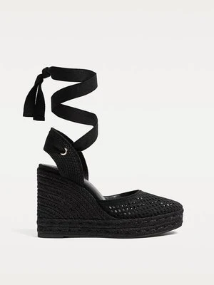 Stradivarius Szydełkowe buty na koturnie z juty  Czarny