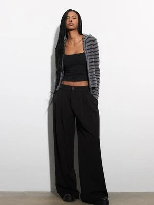 Stradivarius T-shirt na ramiączkach z dekoltem kwadratowym  Czarny