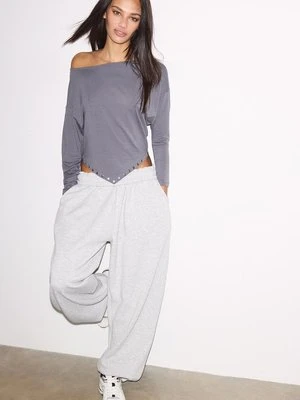 Stradivarius T-shirt z ćwiekami i dekoltem w szpic  Ciemnoszary