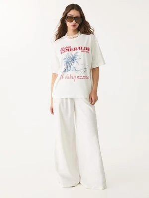 Stradivarius T-shirt z nadrukiem Bahia Esmeralda  Biały