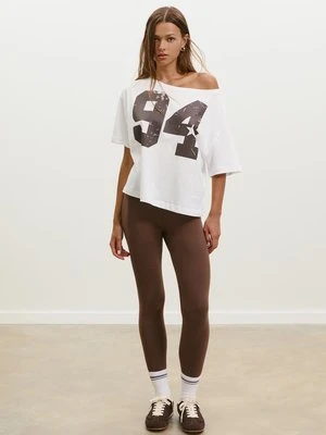 Stradivarius T-shirt z nadrukiem z dekoltem łódka  Ecru