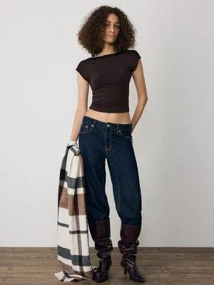 Stradivarius T-shirt z odkrytymi plecami  Brązowy