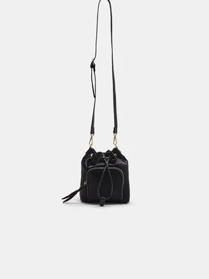 Stradivarius Tkana torebka typu bucket na ramię  Czarny