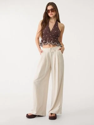 Stradivarius Top halter z haftem kontrastowym  Brązowy