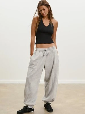 Stradivarius Top halter z wiązaniem  Czarny