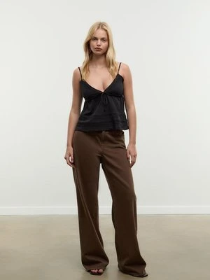 Stradivarius Top na ramiączkach z pasmanterią  Czarny