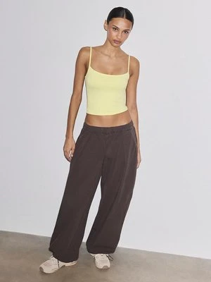 Stradivarius Top na ramiączkach z poliamidu  Złoty