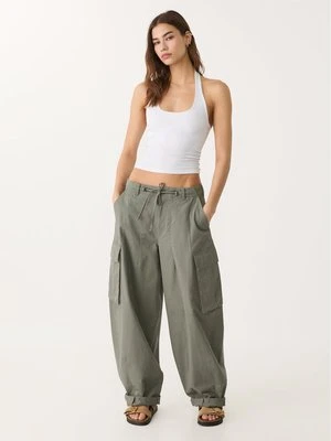 Stradivarius Top z dekoltem halter  Biały