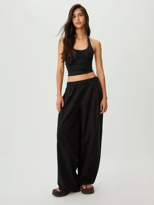 Stradivarius Top z dekoltem halter  Czarny