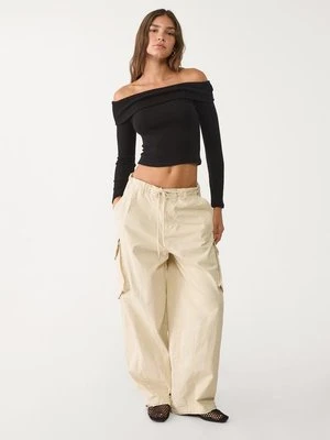 Stradivarius Top z odkrytymi ramionami  Czarny