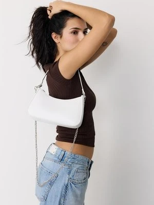 Stradivarius Torebka na ramię z długim łańcuszkiem  Biały