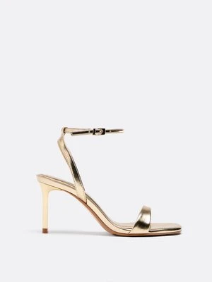 Stradivarius WIDE FIT. Sandały na szpilce  ZŁOTY