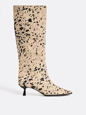 Stradivarius Wysokie kozaki zwierzęcy wzór obcas kaczuszka futro  Dwukolorowy