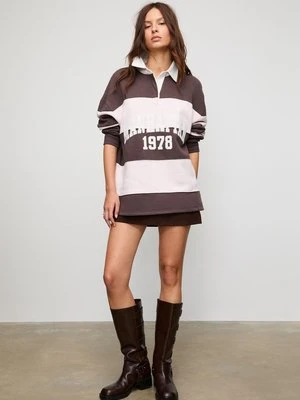 Stradivarius Wzorzysta bluza polo w paski  Brązowy