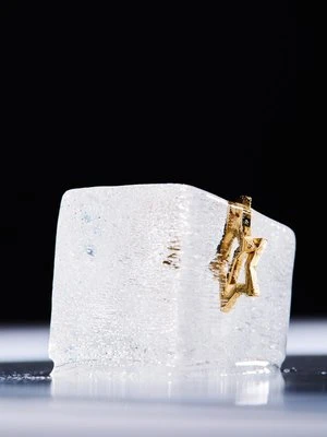 Stradivarius Zestaw 2 kolczyków kół i gwiazdek, wodoodporne  Żółty