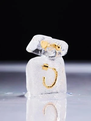 Stradivarius Zestaw 4 wodoodpornych kolczyków piercing  Żółty