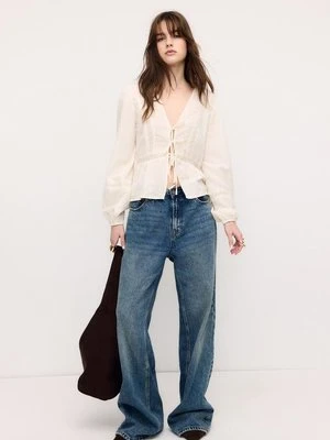 Stradivarius Zwiewna bluzka z haftem i wiązaniem Ecru