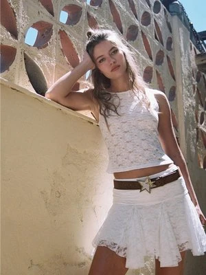 Stradivarius Zwiewna mini spódniczka z koronką  Biały