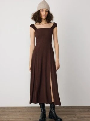 Stradivarius Zwiewna sukienka midi z lnem, z krzyżowanymi paskami na plecach  Brązowy
