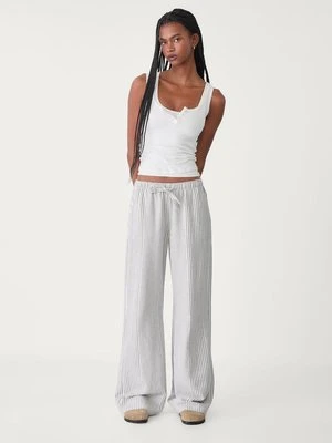 Stradivarius Zwiewne spodnie w paski z lnu  Szary