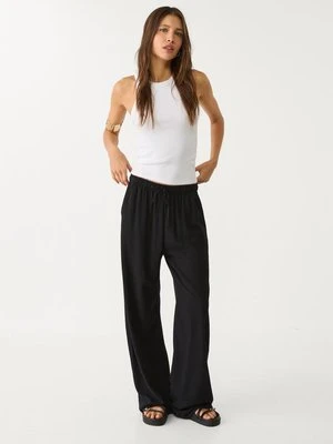 Stradivarius Zwiewne spodnie z lnem  Czarny