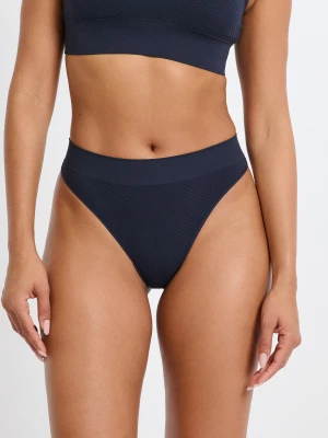 Stringi bezszwowe Etam