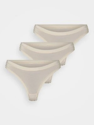 Stringi Marks & Spencer