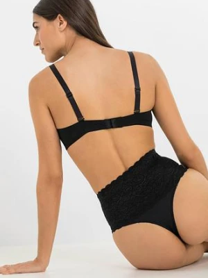 Stringi o średnim stopniu modelowania sylwetki (2 pary) bonprix