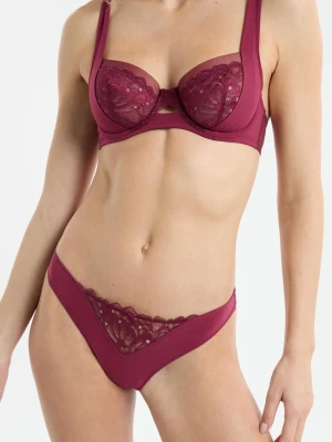 Stringi z detalami z koronki Etam