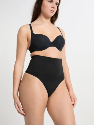 Stringi z wysoką talią - średni stopień modelowania Etam