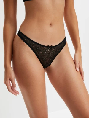 Stringi ze ślicznej koronki (3 pary) bonprix