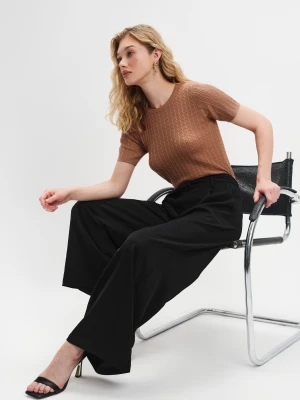 Strukturalny sweter z krótkim rękawem TOP SECRET Beżowy