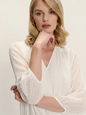 Stylowa biała bluzka z dekoltem w v i półtransparentnymi rękawami Greenpoint