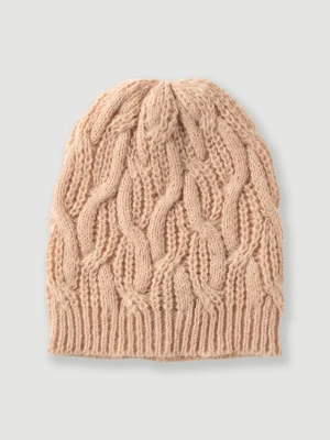 Stylowa czapka damska z widocznym splotem