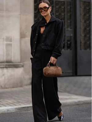 Stylowe szerokie spodnie z zamszu ANAHI - czarne  magmac 