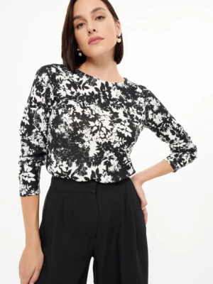 Stylowy czarny sweter w kwiaty Greenpoint