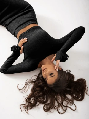 Stylowy komplet dzianinowy ze spódnicą ZAFIRE - czarny  magmac 