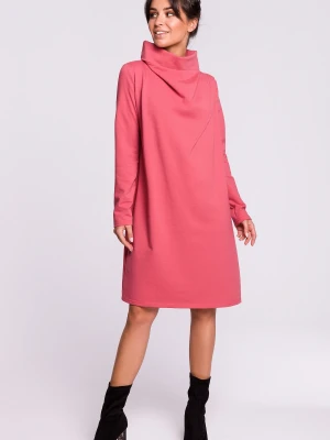Sukienka bawełniana oversize trapezowa ze stójką różowa Be Wear