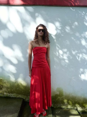 Sukienka bez ramiączek czerwony - Kobieta - - MANGO