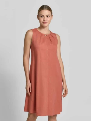 Sukienka biznesowa do kolan z mieszanka lnu z detal z logo Marc Cain