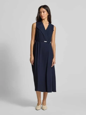Sukienka biznesowa taliowana z czystej wiskozy model ‘DIMOSA’ Boss