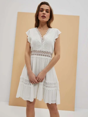 Sukienka boho z koronką biała Moodo