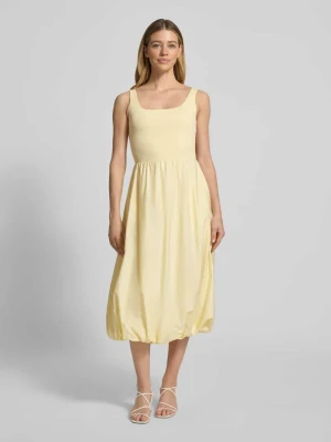 Sukienka bombka do kolan z prostokątnym dekoltem Rich & Royal